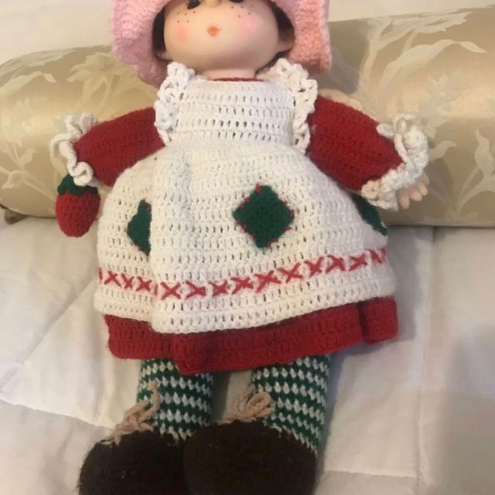 Vintage Crocheted Handmade Knitted Yarn Retro STRAWBERRY SHORTCAKE Doll